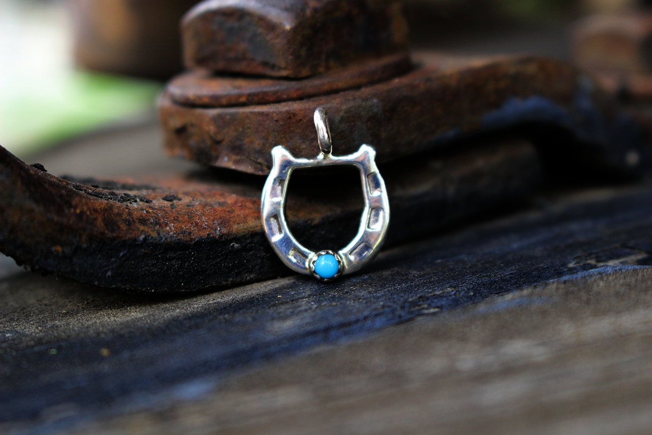 Horse Shoe Pendant Zuni