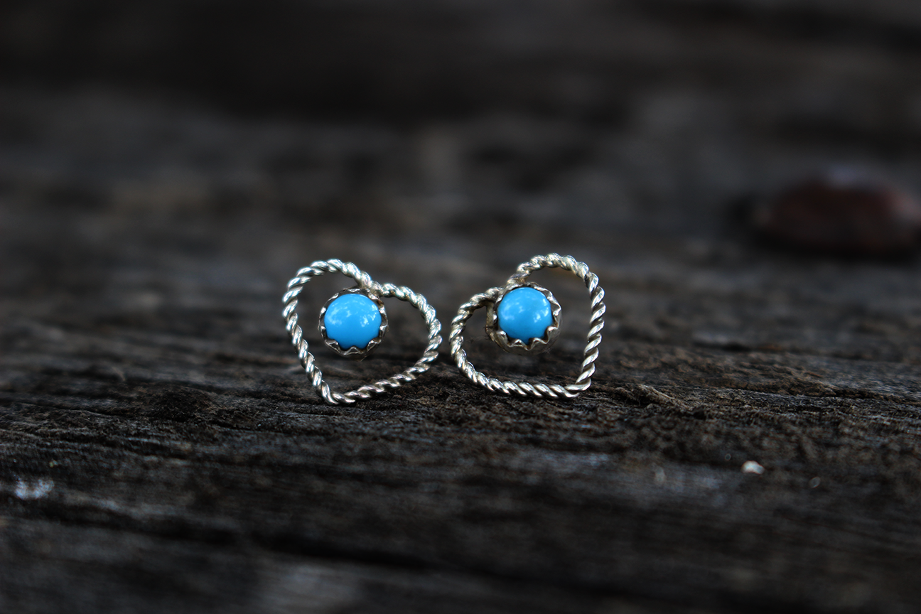 Rope Heart Studs
